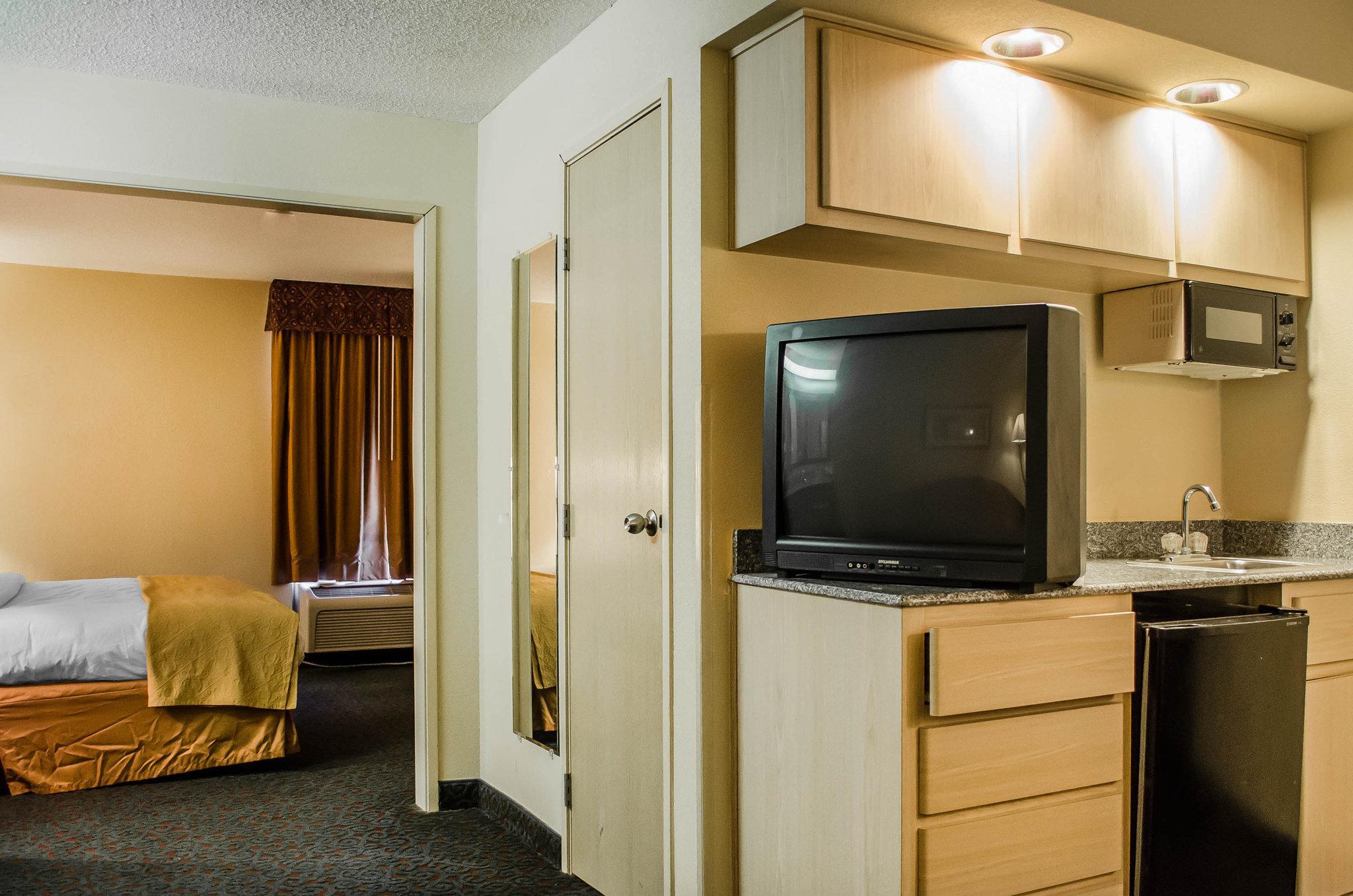 Quality Inn & Suites At Airport Blvd I-65 Мобил Экстерьер фото