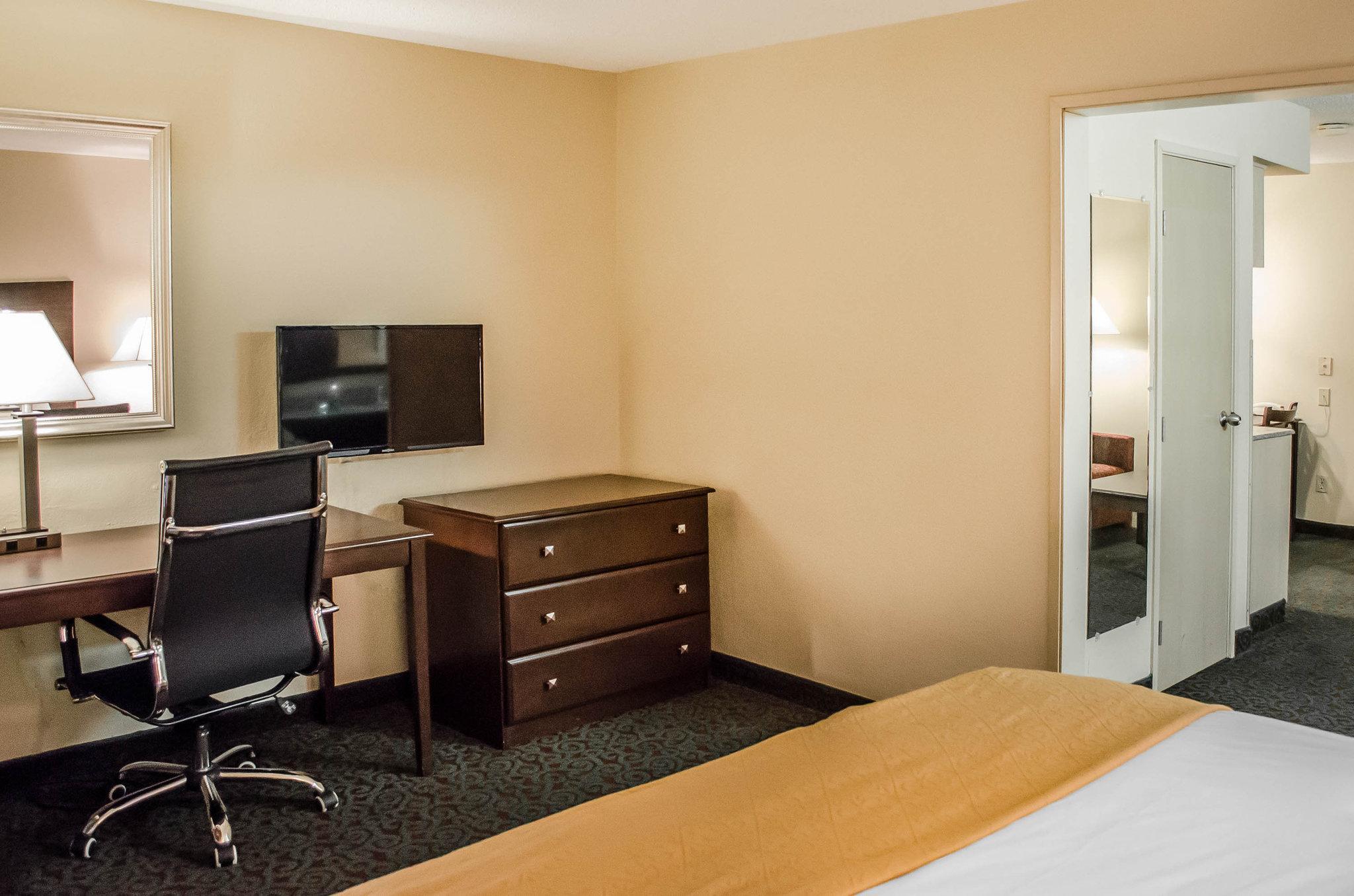 Quality Inn & Suites At Airport Blvd I-65 Мобил Экстерьер фото