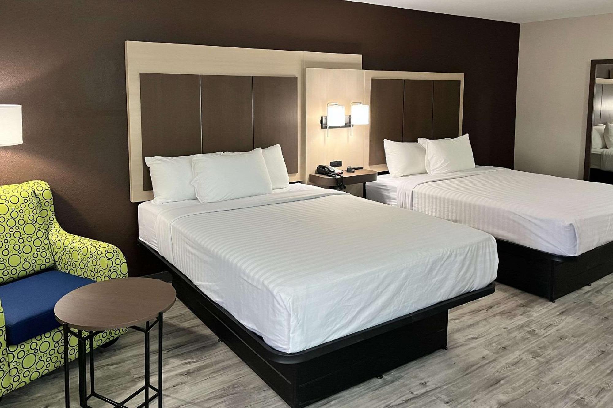 Quality Inn & Suites At Airport Blvd I-65 Мобил Экстерьер фото